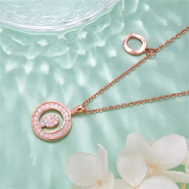 Collar de moissanita con letra "O" para mujer