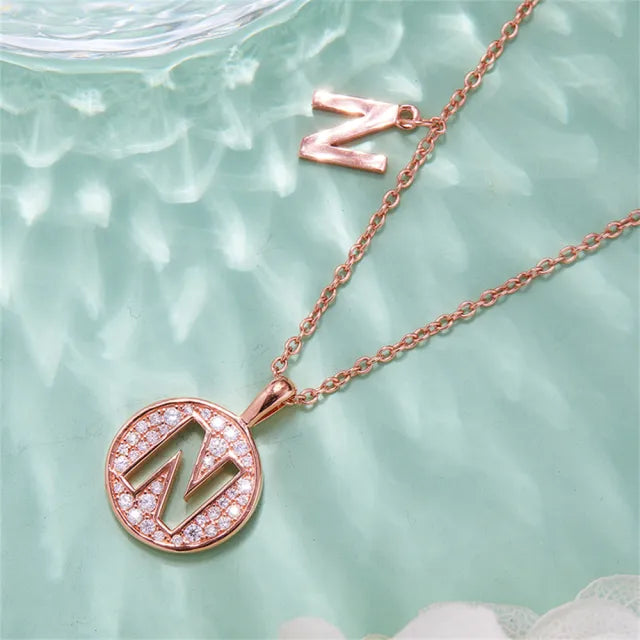 Collar con colgante de moissanita con letra "N" para mujer