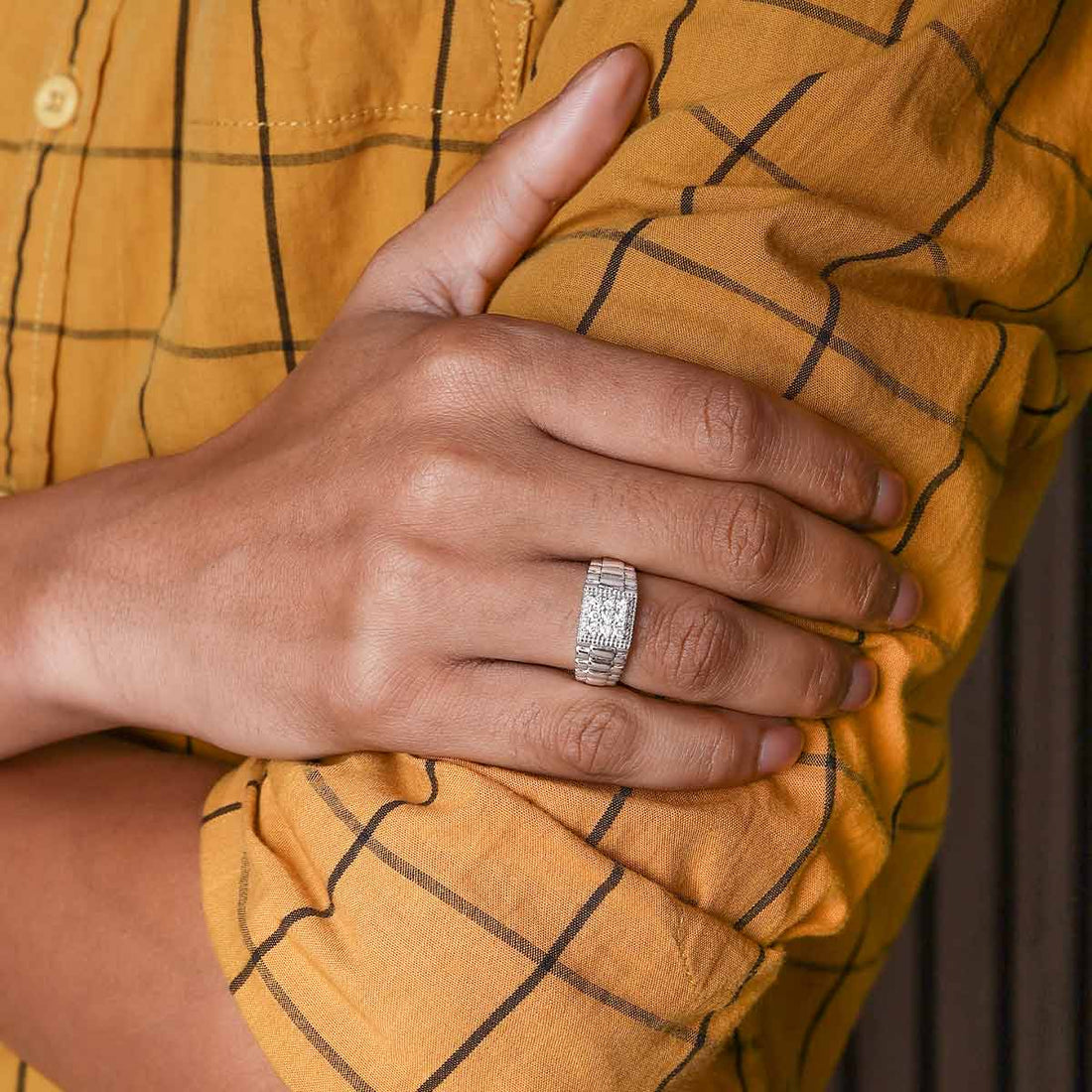 Round Diamond Men's Golden Wedding Ring