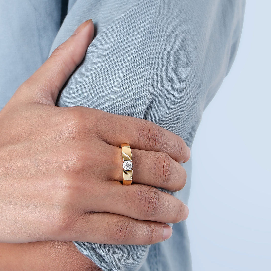 Anillo de compromiso de solitario con corte redondo de 0,50 CT para hombre