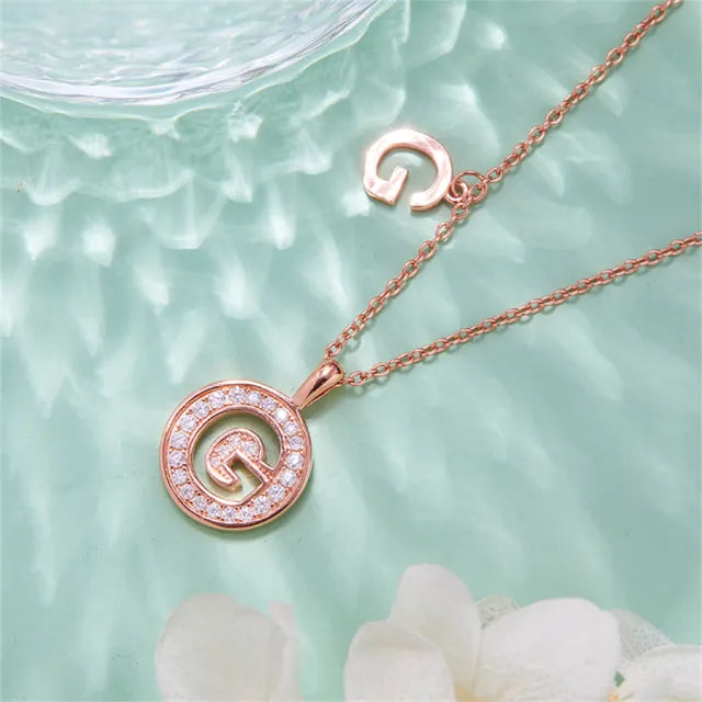Collar de moissanita con letra "G" para mujer