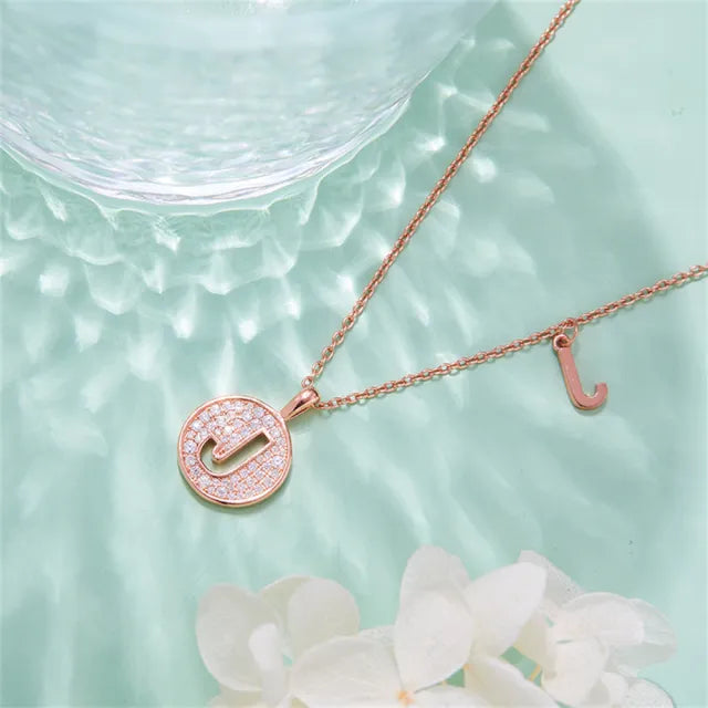 Collar con colgante de Moissanita y letra "J" para mujer
