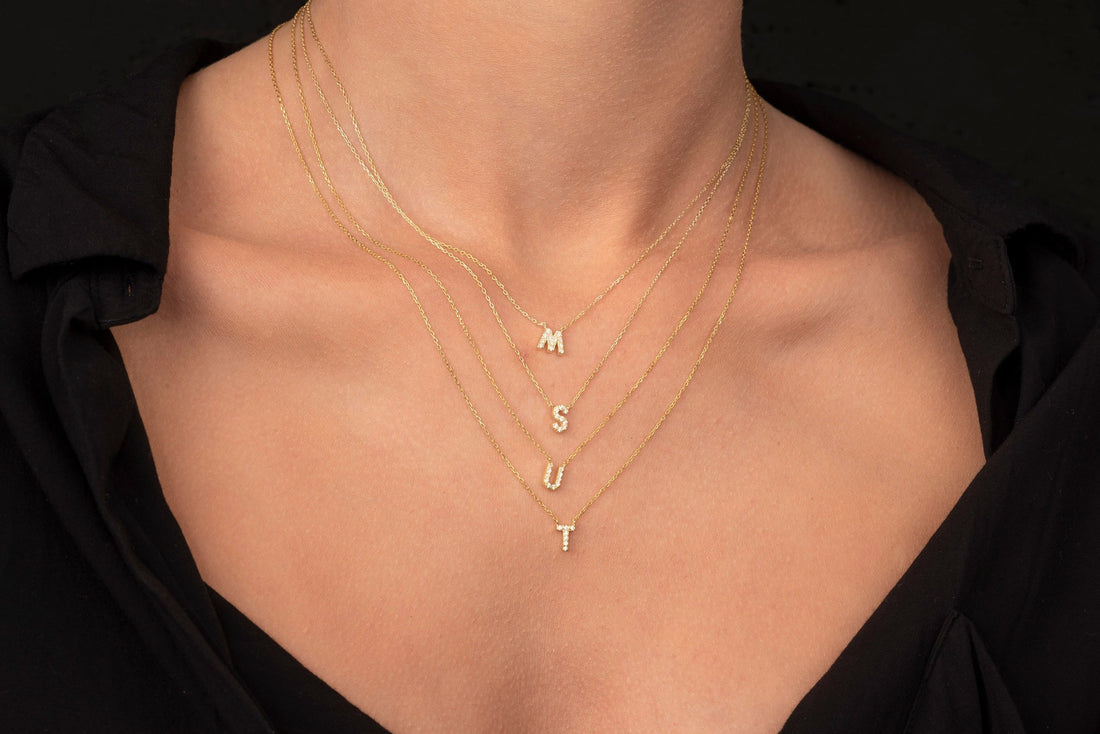 Juego de 4 collares de moissanita con letras y diamantes para mujer