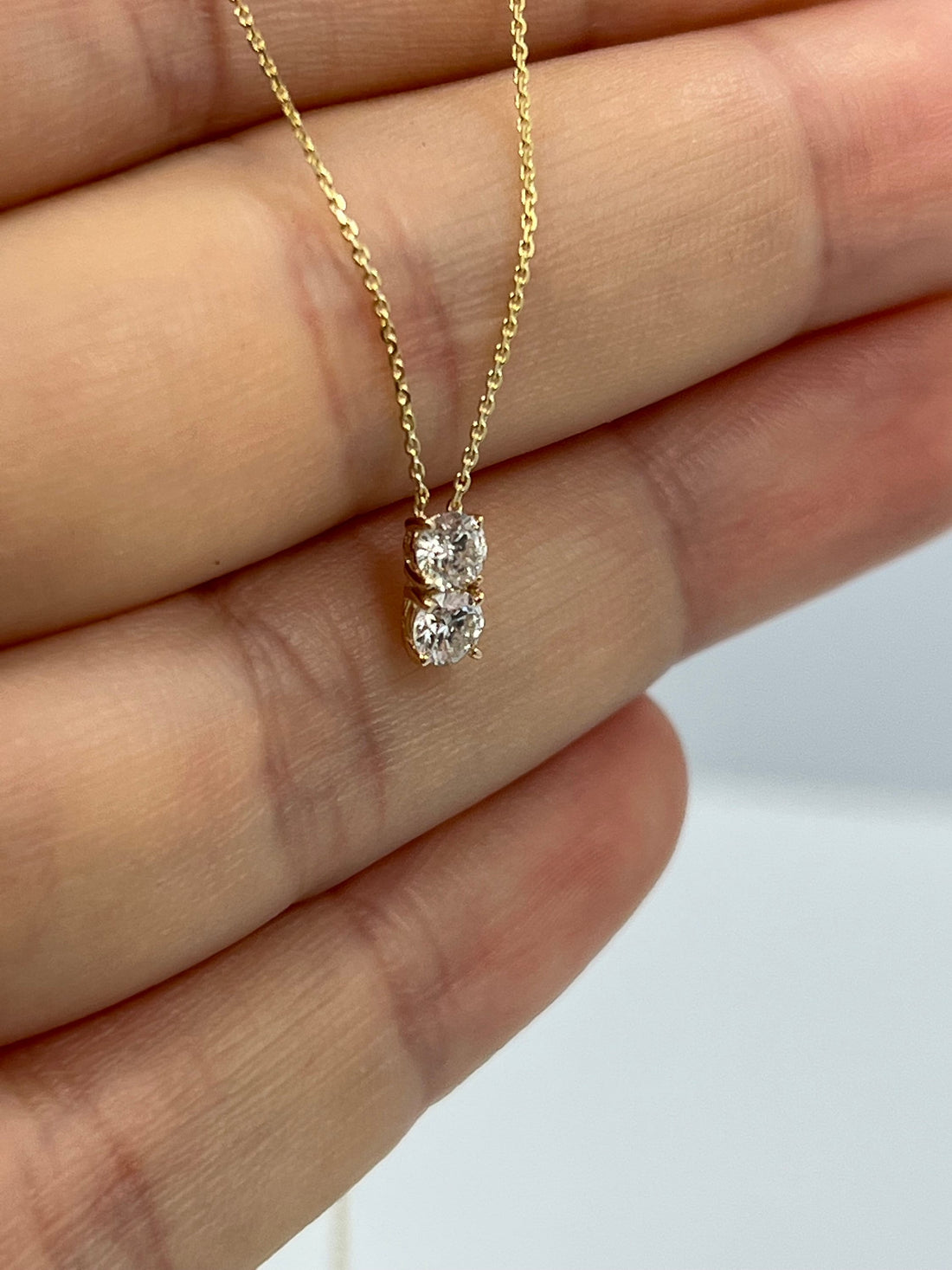 Collar de moissanita con diamantes redondos de dos piedras y 0.30TCW para ella